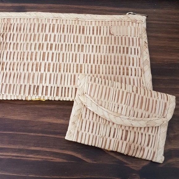 Vintage Set of 2 Handmade Raffia Straw Wicker Bags with Flower Design - Picture 2 of 8